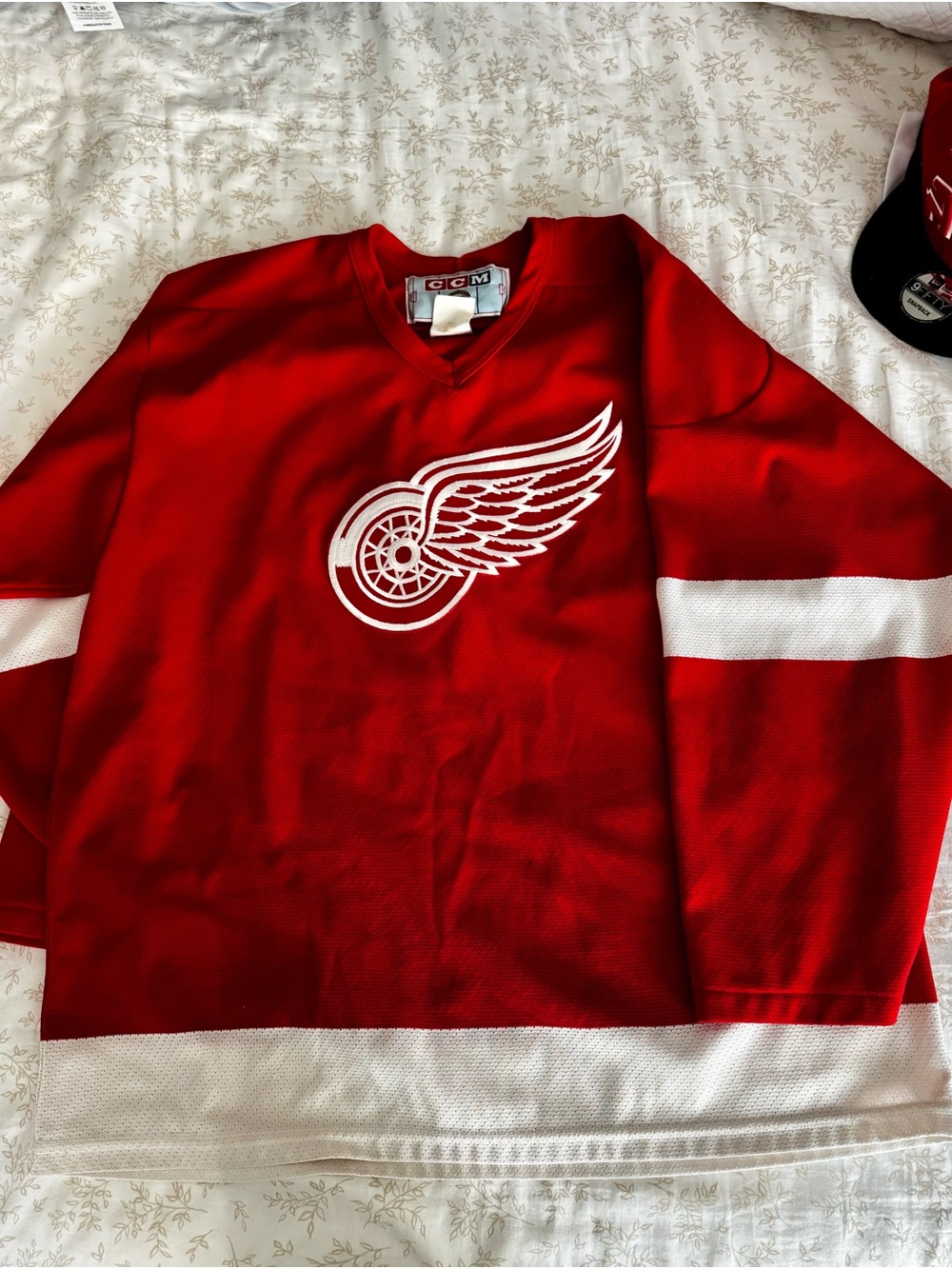 VTG 1990s Detroit Red Wings CCM Hockey Jersey Men's Size L Tupac